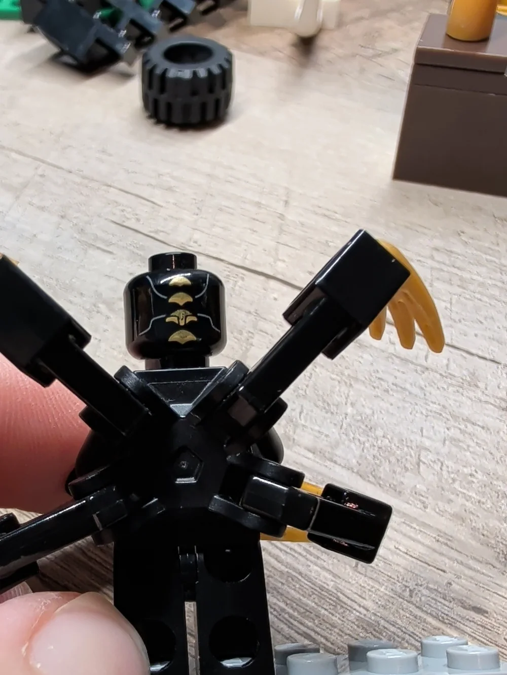 Lego Marvel Avengers Outrider Minofigure